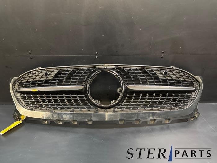 Calandre d'un Mercedes B-Klasse (9040), 3 mois de garantie, Utilisé, -, -