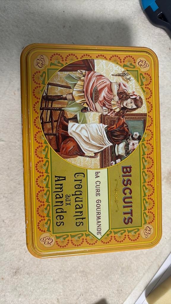 Ik zoek naar lege metalen dozen waarin koekjes of chocolade, Collections, Enlèvement, Comme neuf, Biscuits