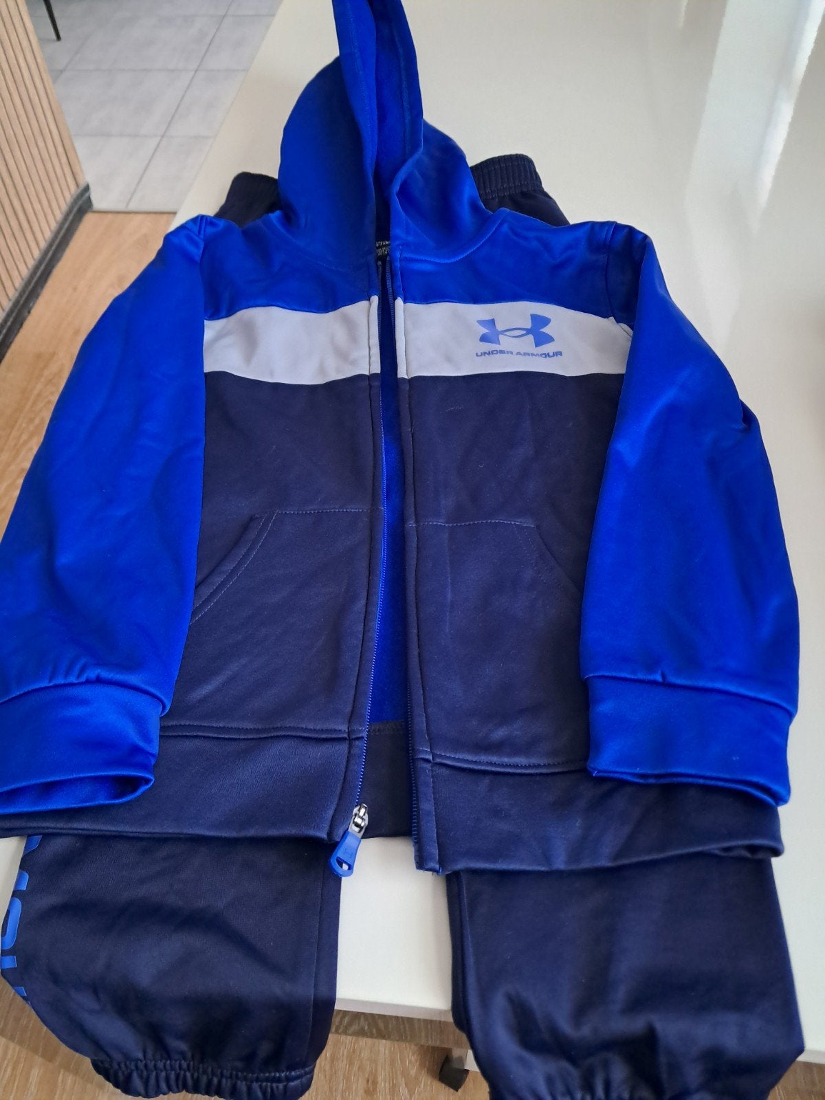 A vendre jogging garçon taille 6/7 ans, Enfants & Bébés, Garçon, Under armour, Comme neuf, Enlèvement