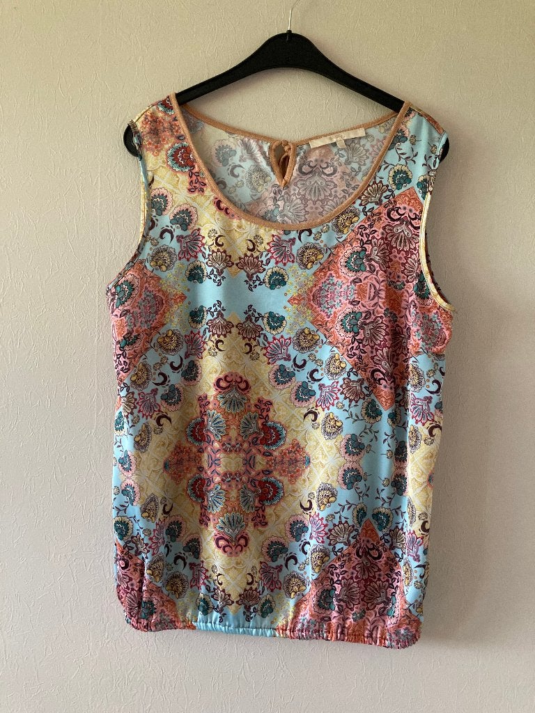 Topje, Comme ça, maat 44 (enkele malen gedragen), Kleding | Dames, Meerkleurig, Maat 42/44 (L), Zo goed als nieuw, Zonder mouw