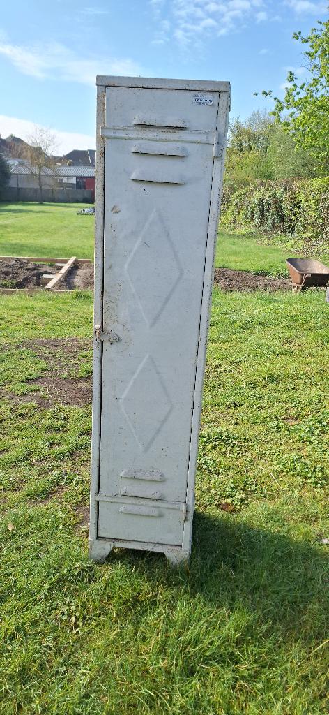 Oude ijzeren kast om op te knappen, Ophalen, Gebruikt