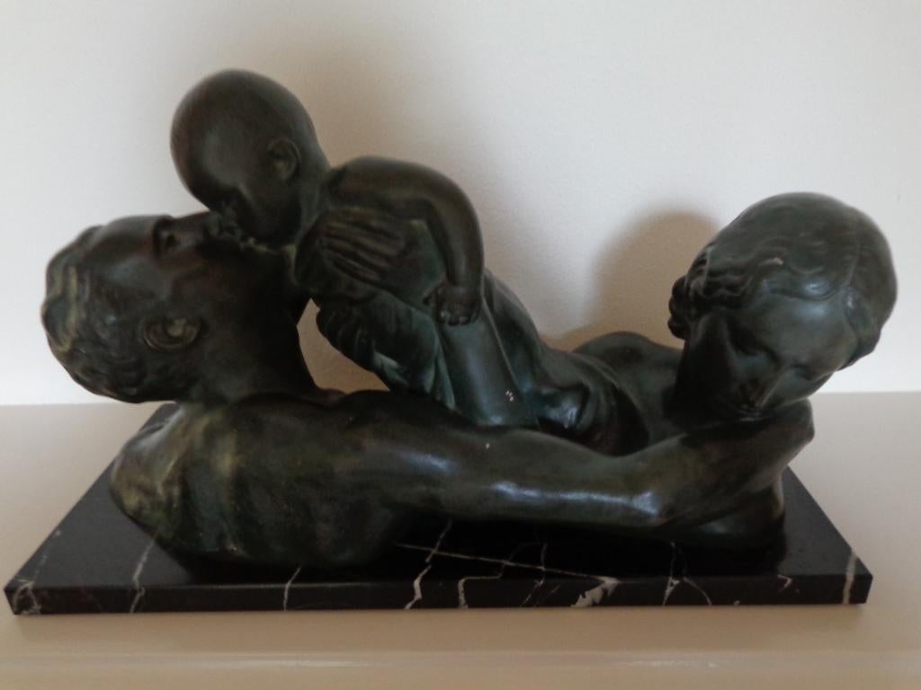Antiek stijlvol Art-Deco beeld op marmeren voet., Enlèvement ou Envoi