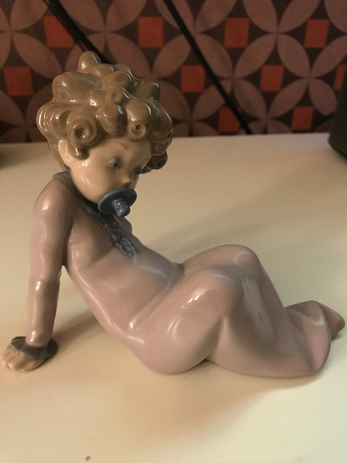Porcelaine espagnole Lladro. Bébé avec tétine, Collections, Statues & Figurines, Comme neuf, Enlèvement ou Envoi