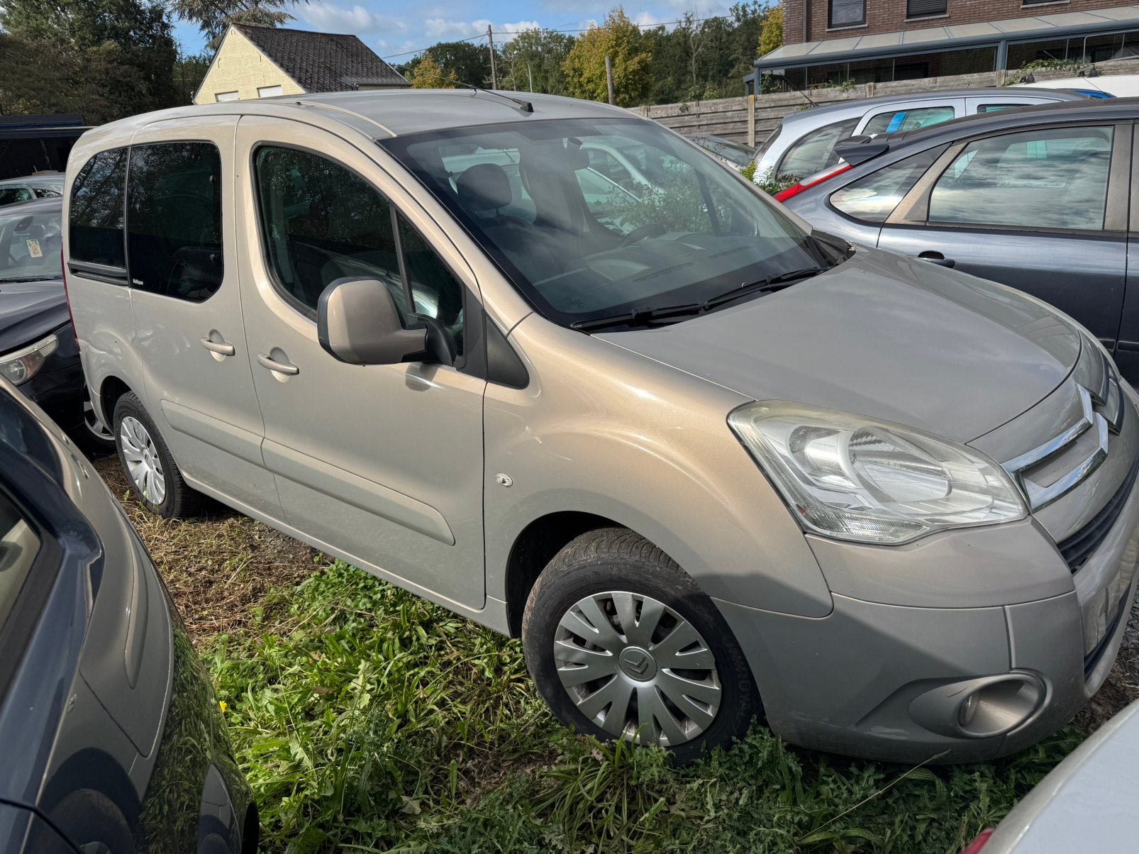 Citroen berlingo 1.6 benzine bj 2012 km 176.600 koppakinge, Auto's, Euro 5, Beige, Beige, Handgeschakeld