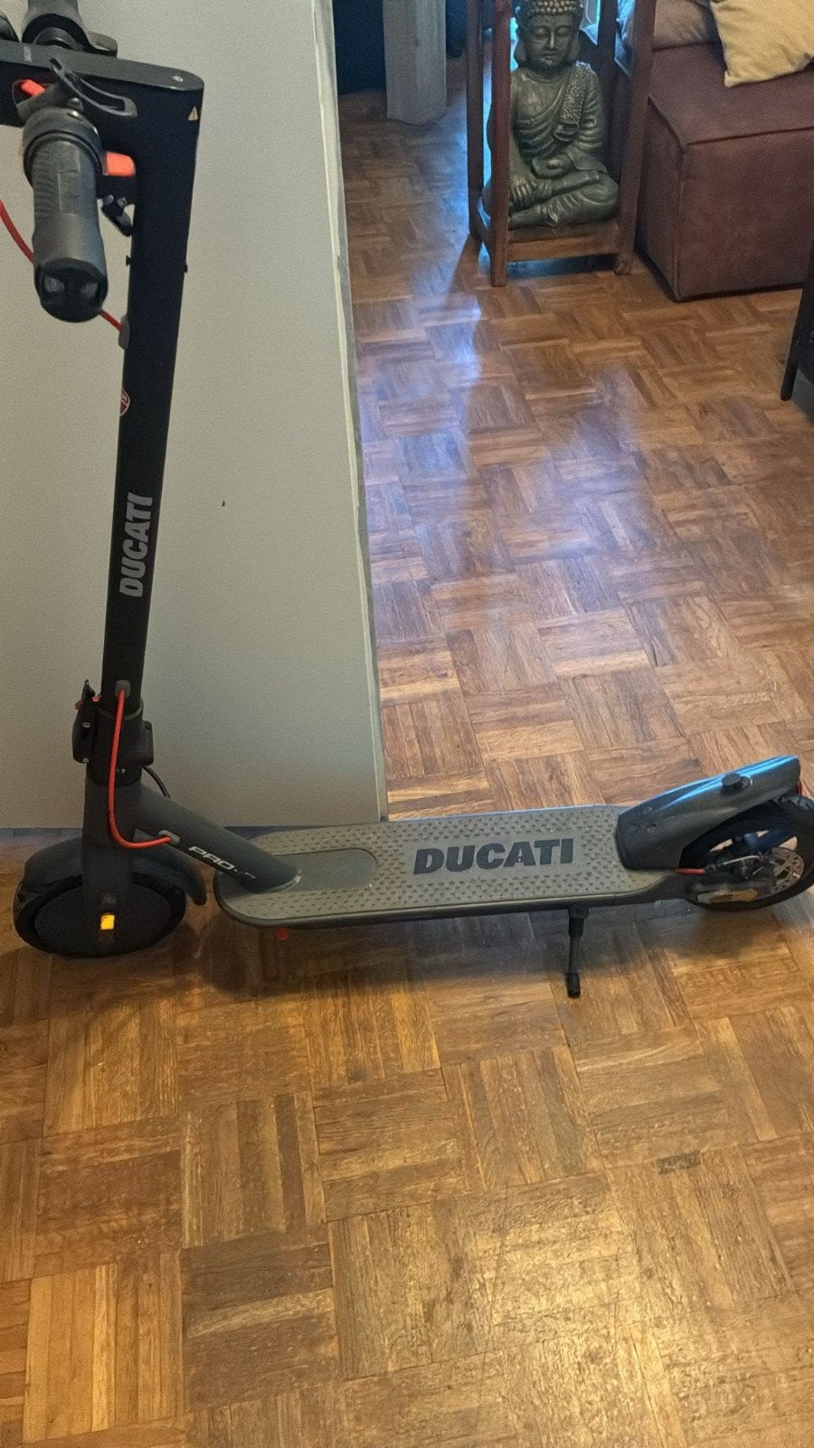 Ducati pro 1-evo elektrische step, Fietsen en Brommers, Steps, Ophalen of Verzenden, Zo goed als nieuw, Elektrische step (E-scooter)