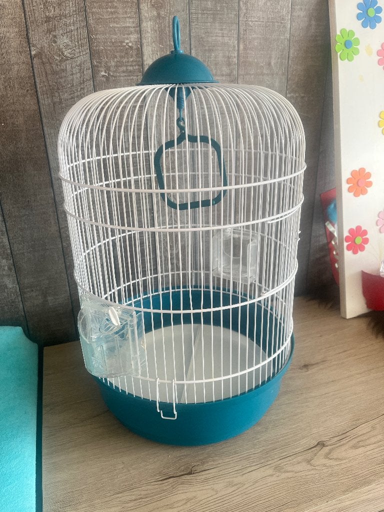 Mooie ronde vogelkooi (blauw/wit) – Zo goed als nieuw!, Enlèvement, Comme neuf, Synthétique, Cage à oiseaux
