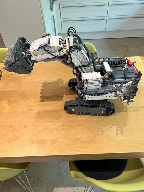 Technisch Lego Item 42100, Autres marques, Plus grand que 1:32, Comme neuf, Enlèvement