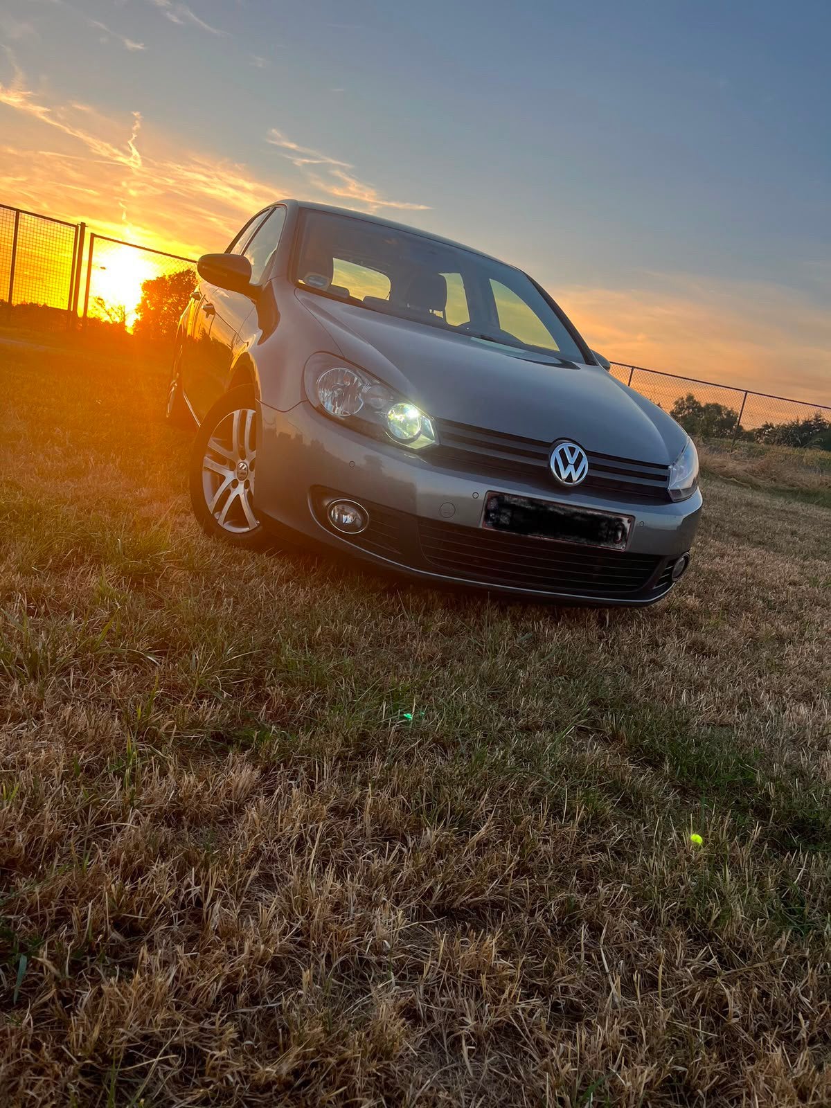 Volkswagen Golf VI 1.6 TDI 105pk BlueMotion 2011), Autos, Entreprise, Boîte manuelle, Entretenue par le concessionnaire, Noir