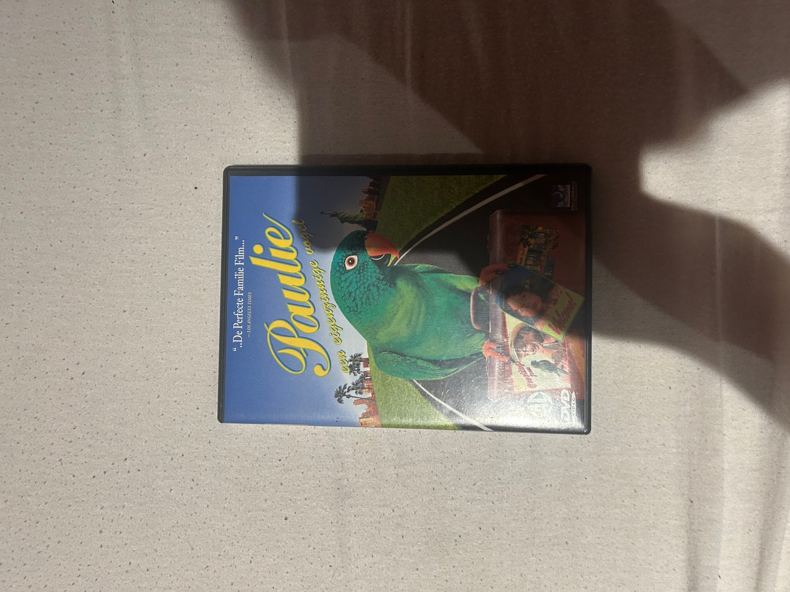 DVD : PAULIE EEN EIGENZINNIGE VOGEL, Cd's en Dvd's, Ophalen, Zo goed als nieuw