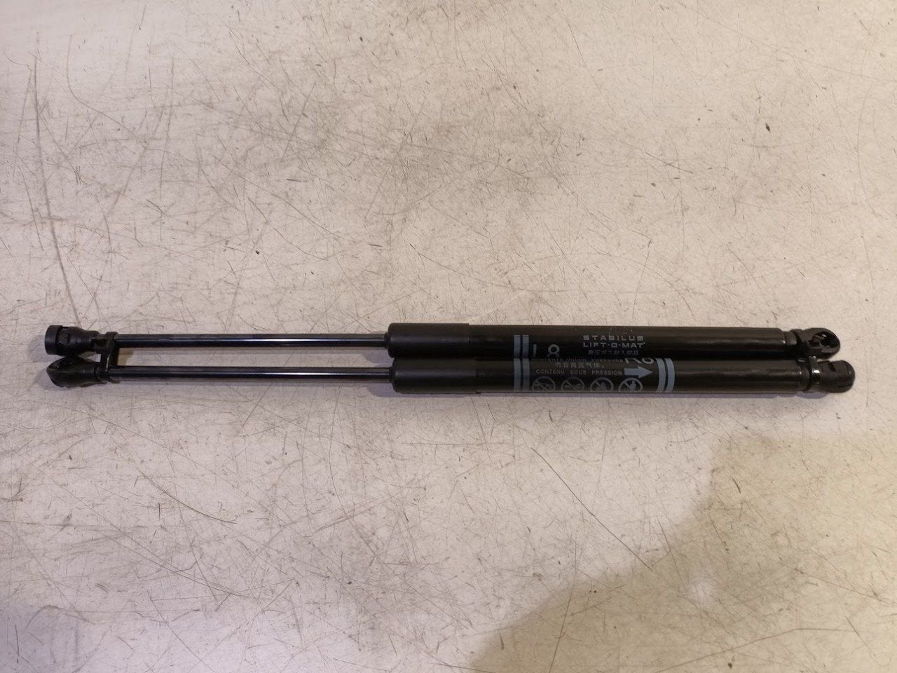 Gasdrukveerset achter Toyota Yaris, Auto-onderdelen, Onderdelen@venauto.nl, Van der Ven Autorecycling B.V., Gebruikt, Ettenseweg 76, 4706 PB Roosendaal, The Netherlands
