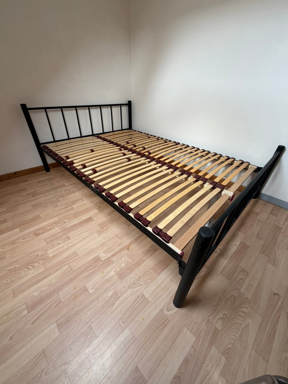 Bed uit 2 ergonomische bedbodems&comfortzones 140 cm/200 cm, Huis en Inrichting, Slaapkamer | Bedden, Zo goed als nieuw, Ophalen