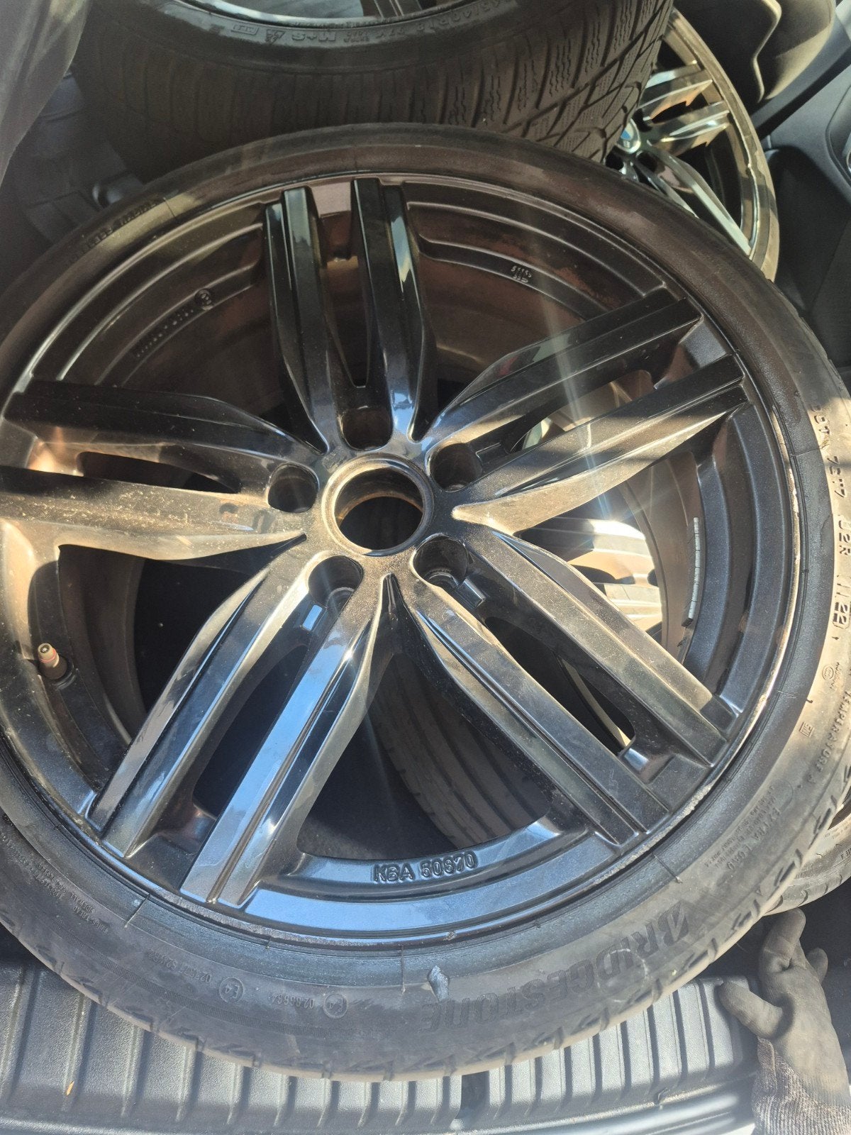 4 jantes vw/ audi 18 pouces les contours sont griffer