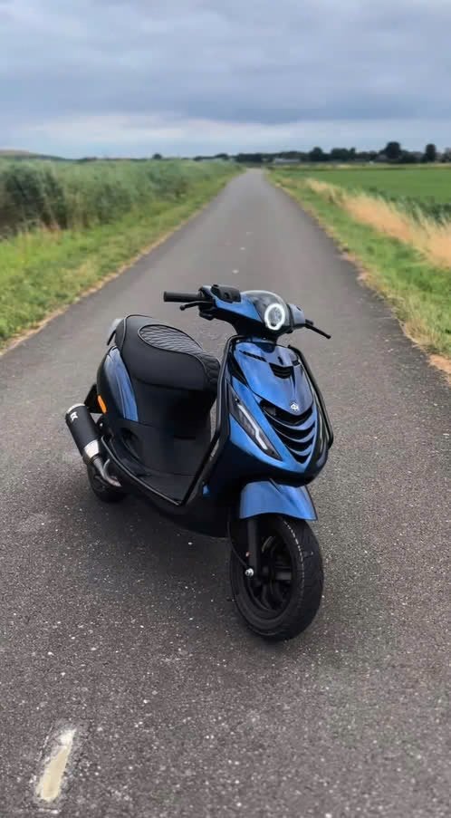 Ik zoek een Piaggio Zip A klasse 4takt, Fietsen en Brommers, Ophalen, Zo goed als nieuw, Zip