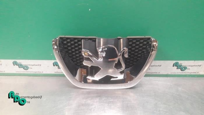 Embleem van een Peugeot 207 (207 06-), Auto-onderdelen, Gebruikt, -, -, Ophalen of Verzenden