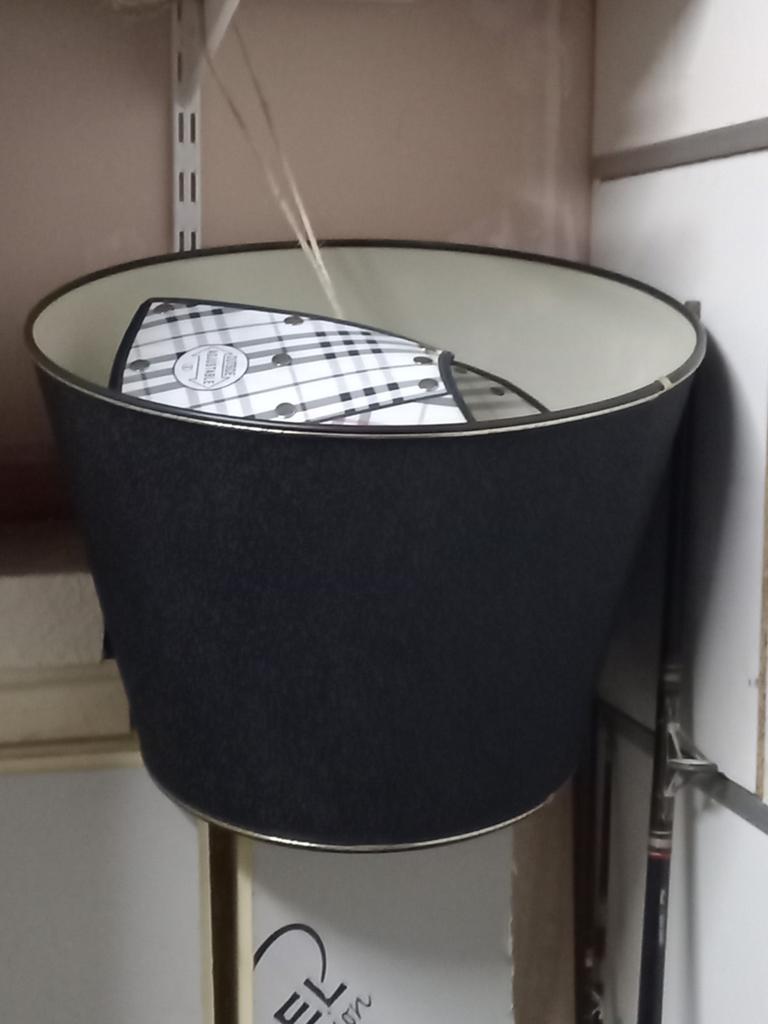 Zwarte grote lampenkap, Huis en Inrichting, Lampen | Lampenkappen, Ophalen