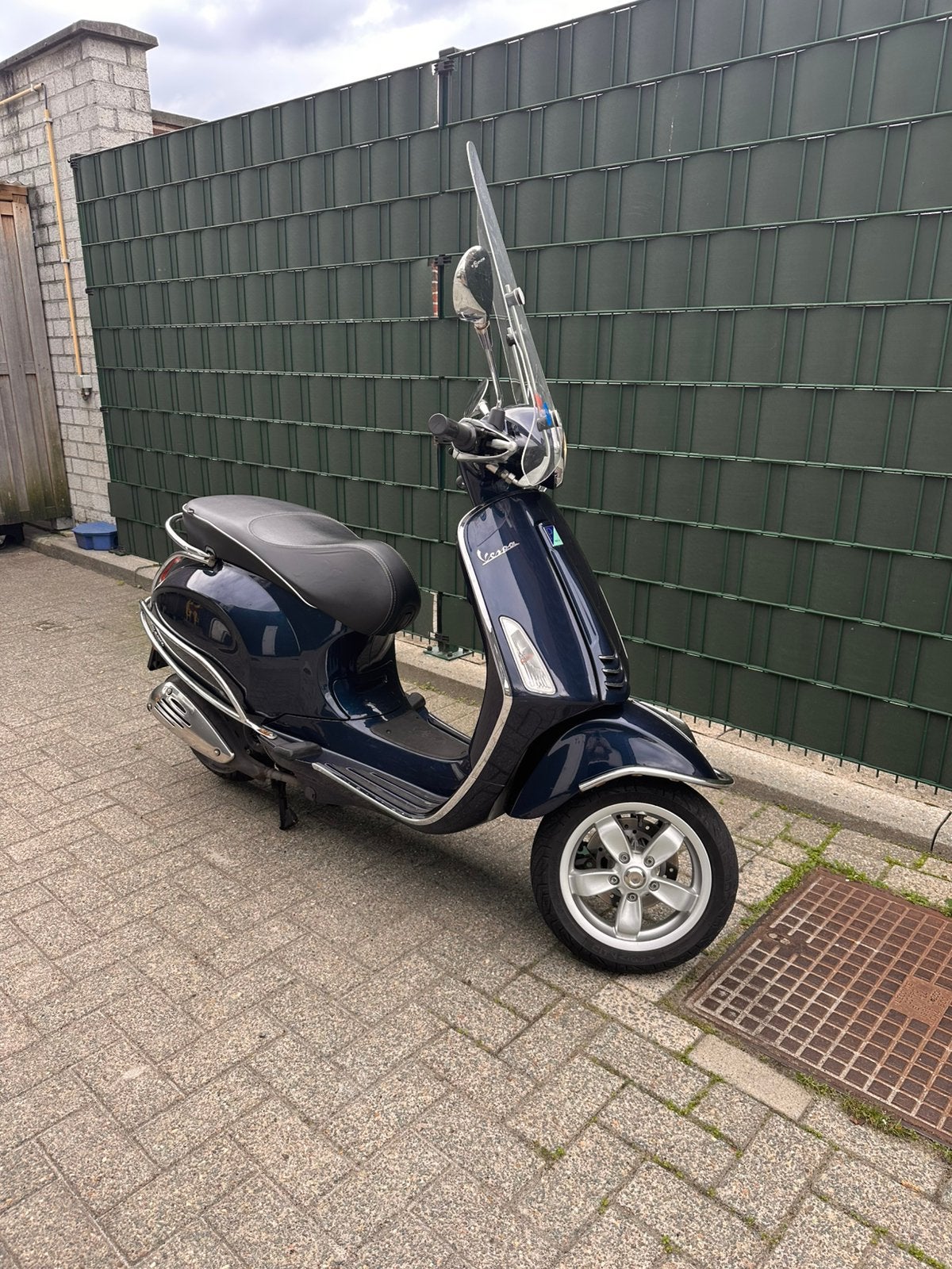 Vespa Primavera Weinig KM, Klasse A (25 km/u), Ophalen of Verzenden, Zo goed als nieuw, Benzine