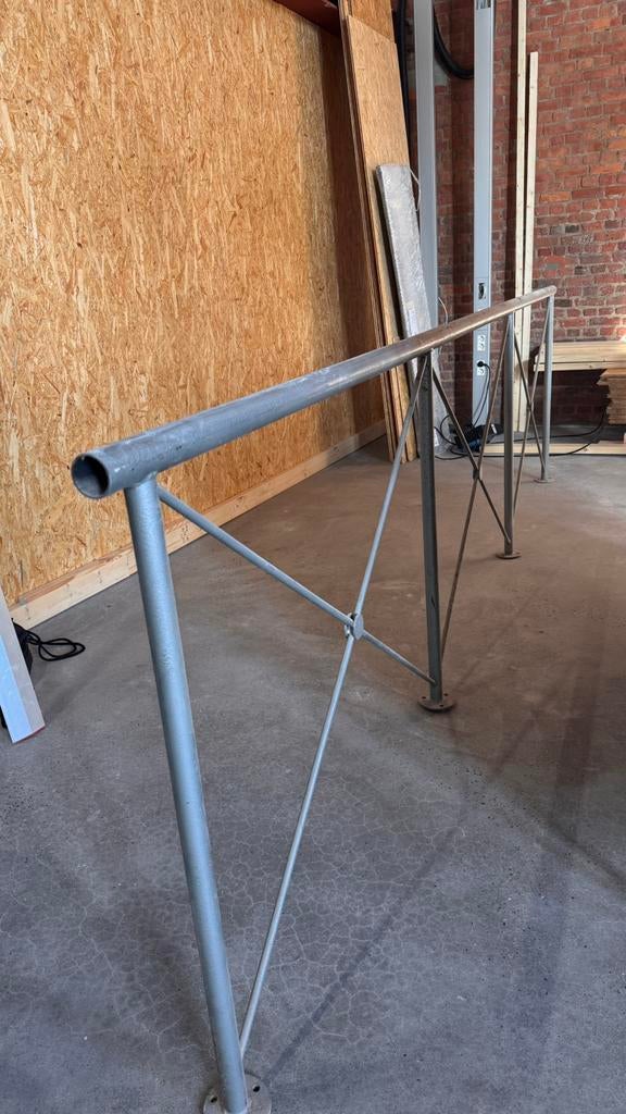 Vintage ijzeren balustrade 3,4 meter, uit oude loft, Ophalen, Gebruikt, 250 mm of meer