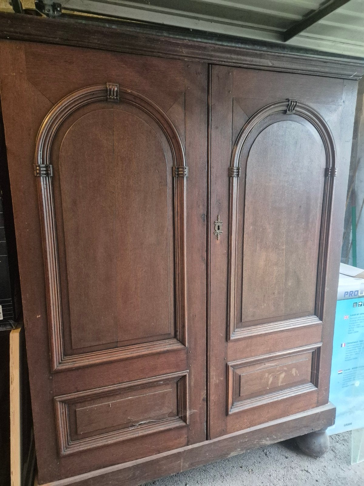 Hall/Armoire antique, Enlèvement