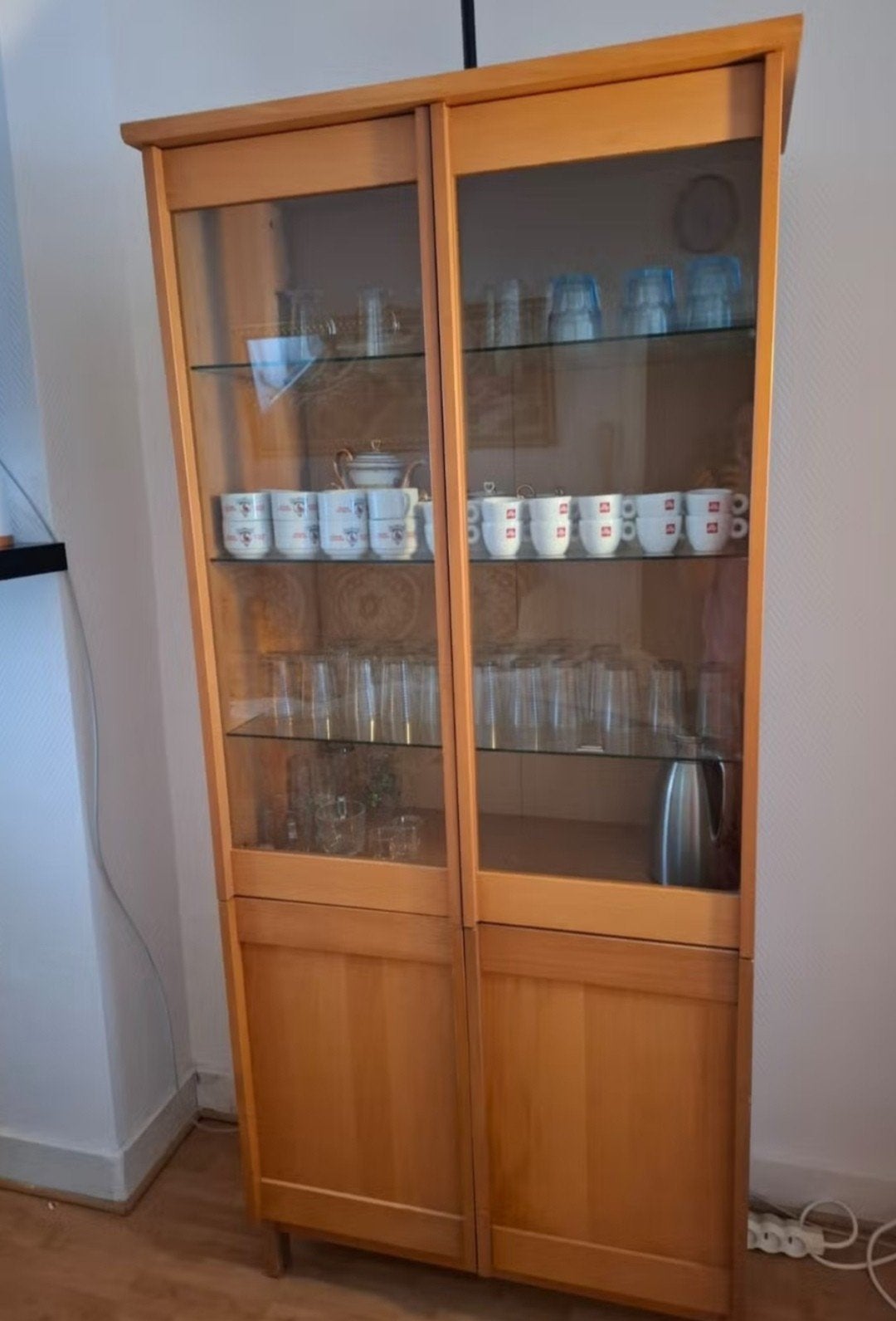 Vitrine en bois avec portes vitrées – Très bon état, 25 à 50 cm, Avec porte(s), Enlèvement ou Envoi, Comme neuf