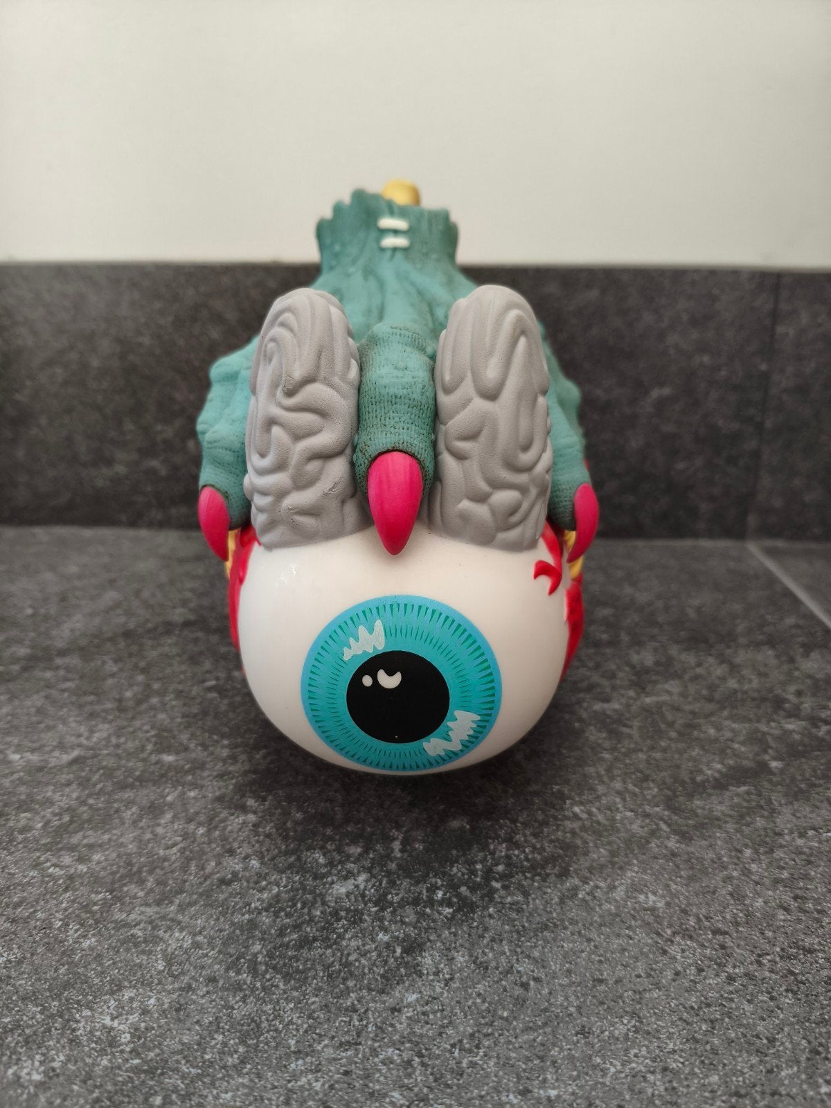 Mishka Keep Watch Labbit-figuur van 18 cm