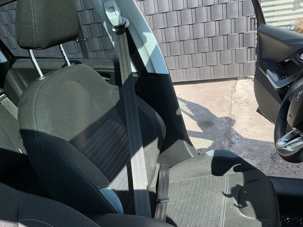 CEINTURE DE SECURITE AVANT GAUCHE 208 I (CA / CC / CK / CL), Kontakt-peugeot@peugeot.com, Utilisé, Peugeot Deutschland GmbH, Bahnhofsplatz
65423  Rüsselsheim, DE
