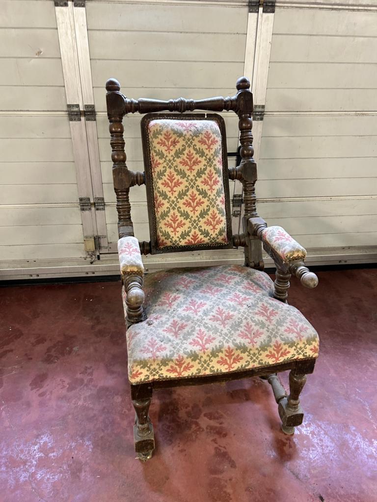 Ancien fauteuil rustique en bois massif – style Louis XIII, Antiquités & Art, Antiquités | Meubles | Chaises & Canapés, Enlèvement