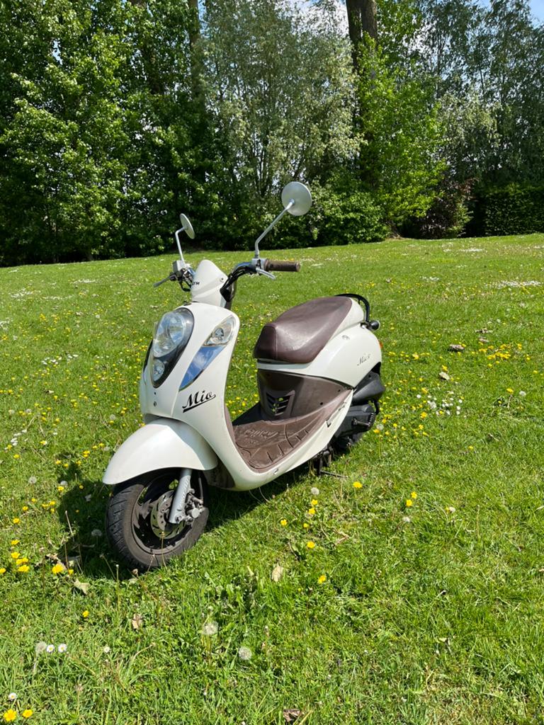 Stijlvolle SYM Mio 50cc scooter – rijklaar, Vélos & Vélomoteurs, Scooters | SYM, Comme neuf, Mio, Enlèvement