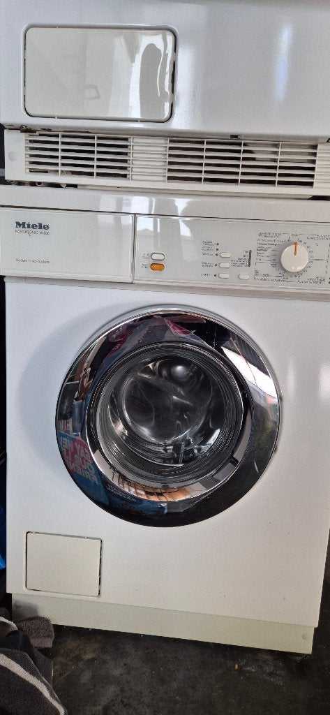 Miele Novotronic W838 - energieklasse A, 85 à 90 cm, 4 à 6 kg, Chargeur frontal, Enlèvement