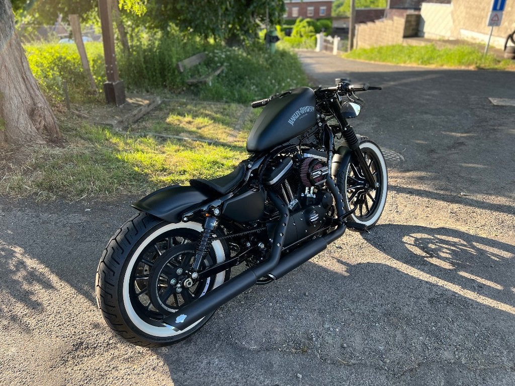 Harley Iron 883 Bobber Custom full zwart 1500 km, 2 cilinders, Nieuw, 883 cc, Particulier
