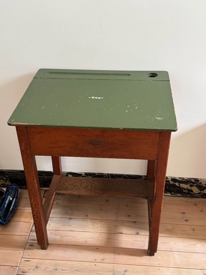 Retro lessenaartje/bureau, Bureau d'écolier, 65 cm, Vintage, Enlèvement