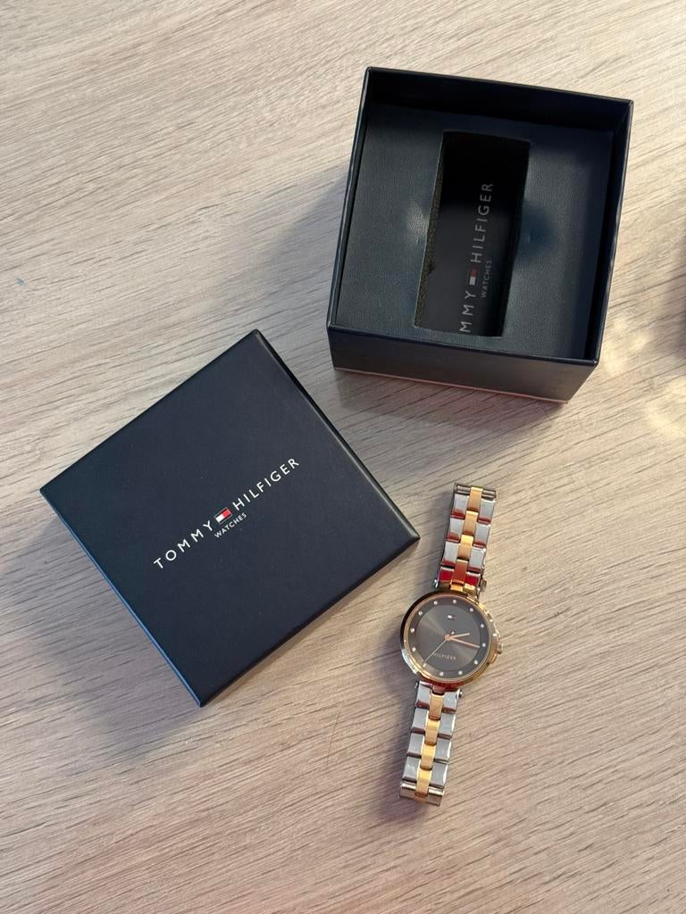 Tommy hilfiger horloge dames, Handtassen en Accessoires, Horloges | Dames, Overige merken, Staal, Polshorloge, Ophalen of Verzenden