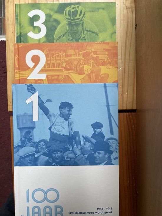 Boek - 100 jaar Ronde van Vlaanderen -  3 delen in cassette, Boeken, Ophalen of Verzenden, Zo goed als nieuw, Lopen en Fietsen
