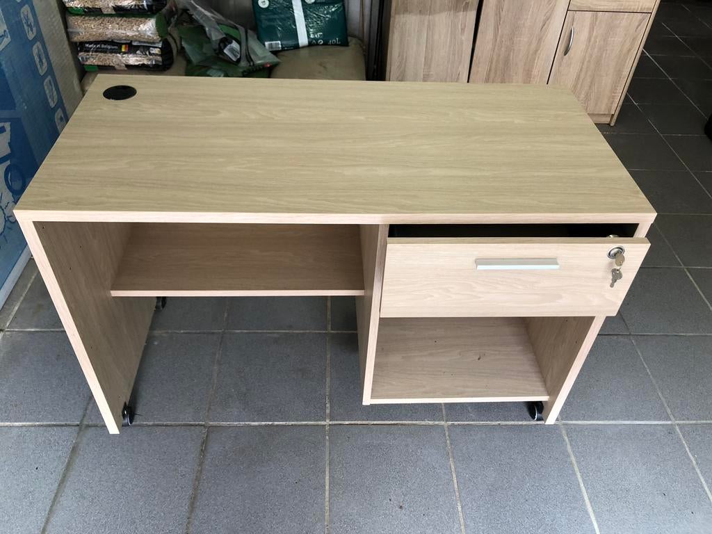 Kleine bureau, Huis en Inrichting, Bureaus, Ophalen, Met wielen, Zo goed als nieuw
