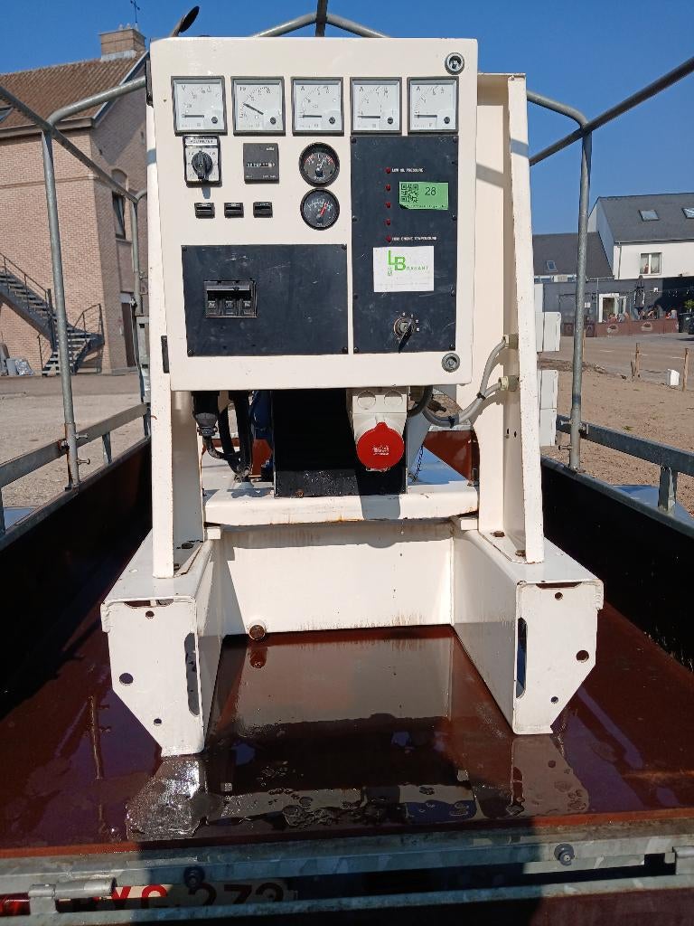 groupe électrogène, 10 à 30 kVA, Comme neuf, Démarrage électrique, Enlèvement