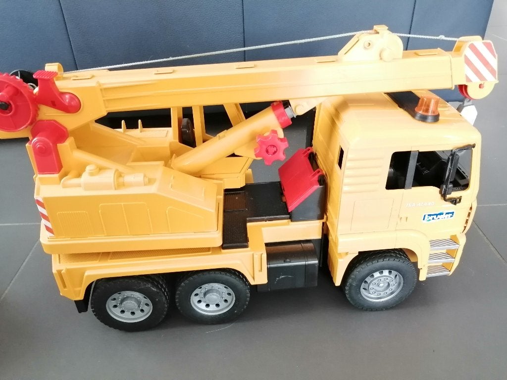 2 grote speelgoed auto's BRUDER, Ophalen of Verzenden
