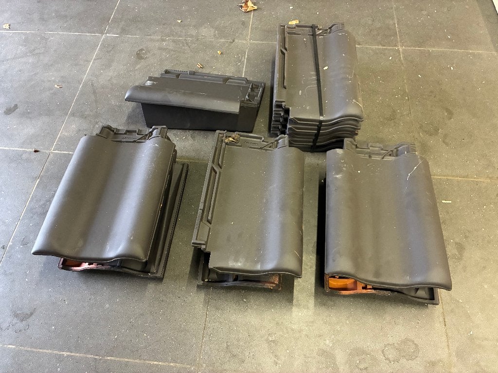 KORAMIC TRADIVA ANTRACIET MAT DAKPANNEN, Doe-het-zelf en Bouw, Ophalen, Nieuw, Steen of Klei, Dakpannen