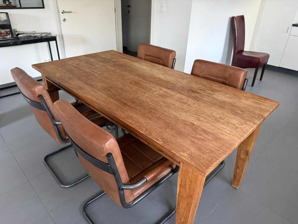 Table en bois massif en teck 4 chaises en cuir, Maison & Meubles, Enlèvement, Comme neuf, Industriële, 4 à 6 chaises