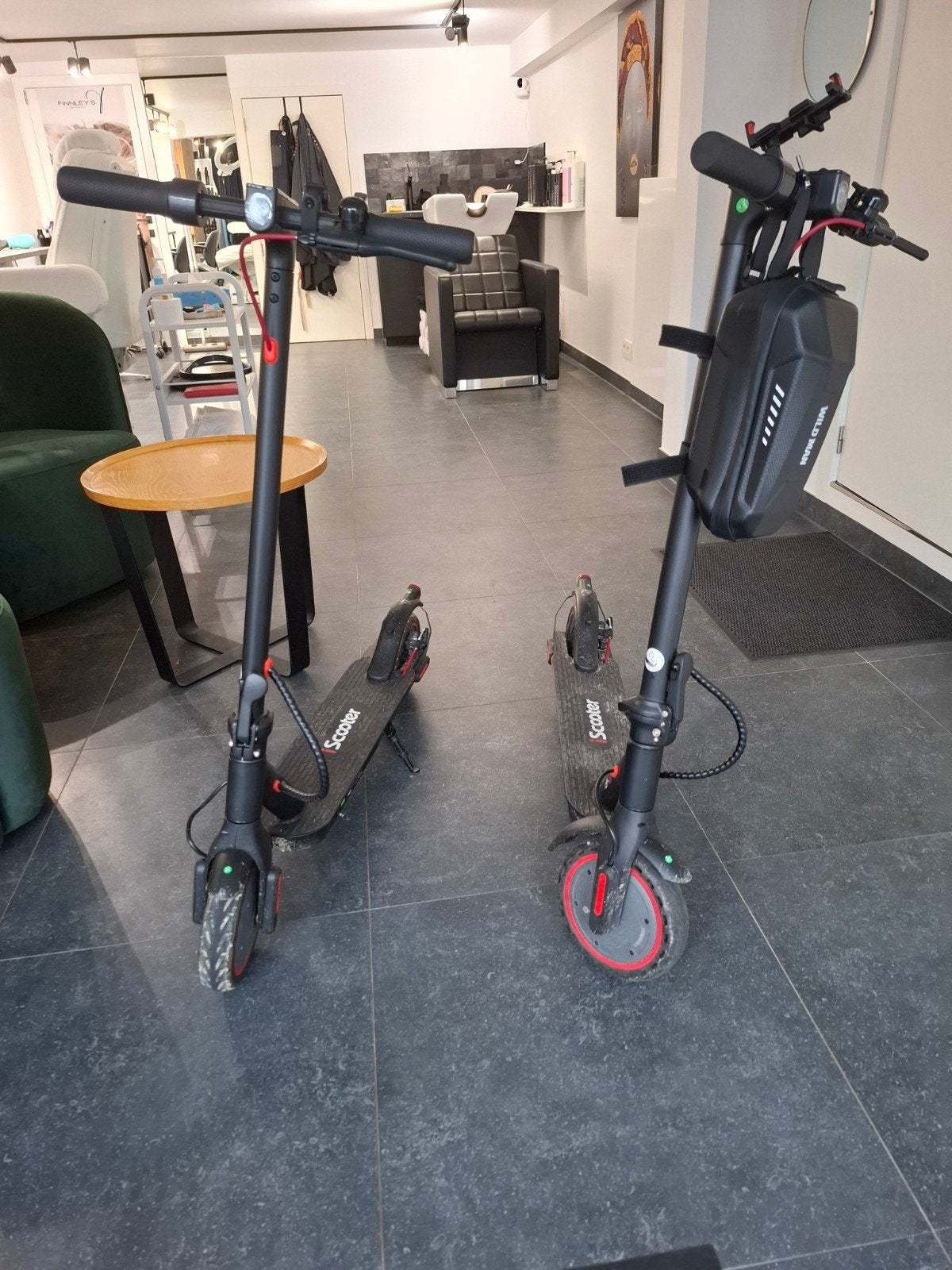 Te koop: 2 steps – zo goed als nieuw beide steps 370€, Enlèvement