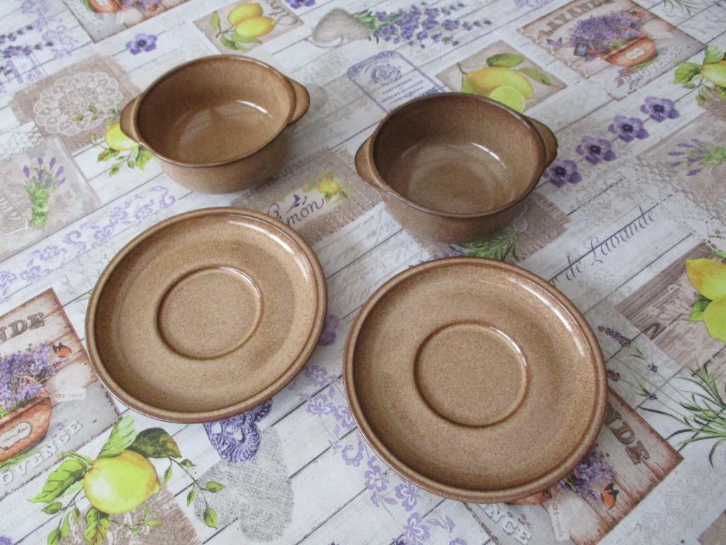6 bruine borden één terrine  en 2 bowls met onderbord, Ophalen, Zo goed als nieuw, Effen, Overige typen