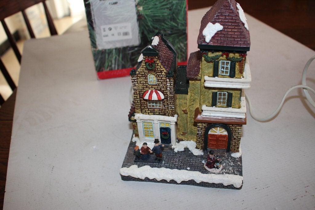 Kersthuisje met licht  15xH21cm 1lamp, Ophalen, Gebruikt