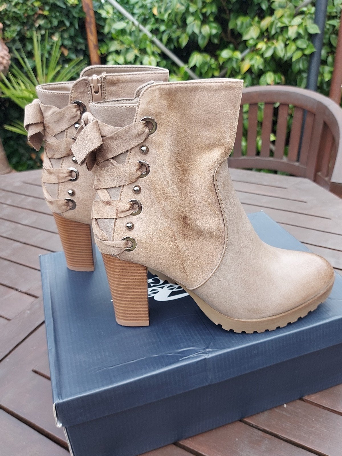 NIEUW enkellaarsjes dames maat 41, Kleding | Dames, Beige, Nieuw, Ophalen of Verzenden, Erynn