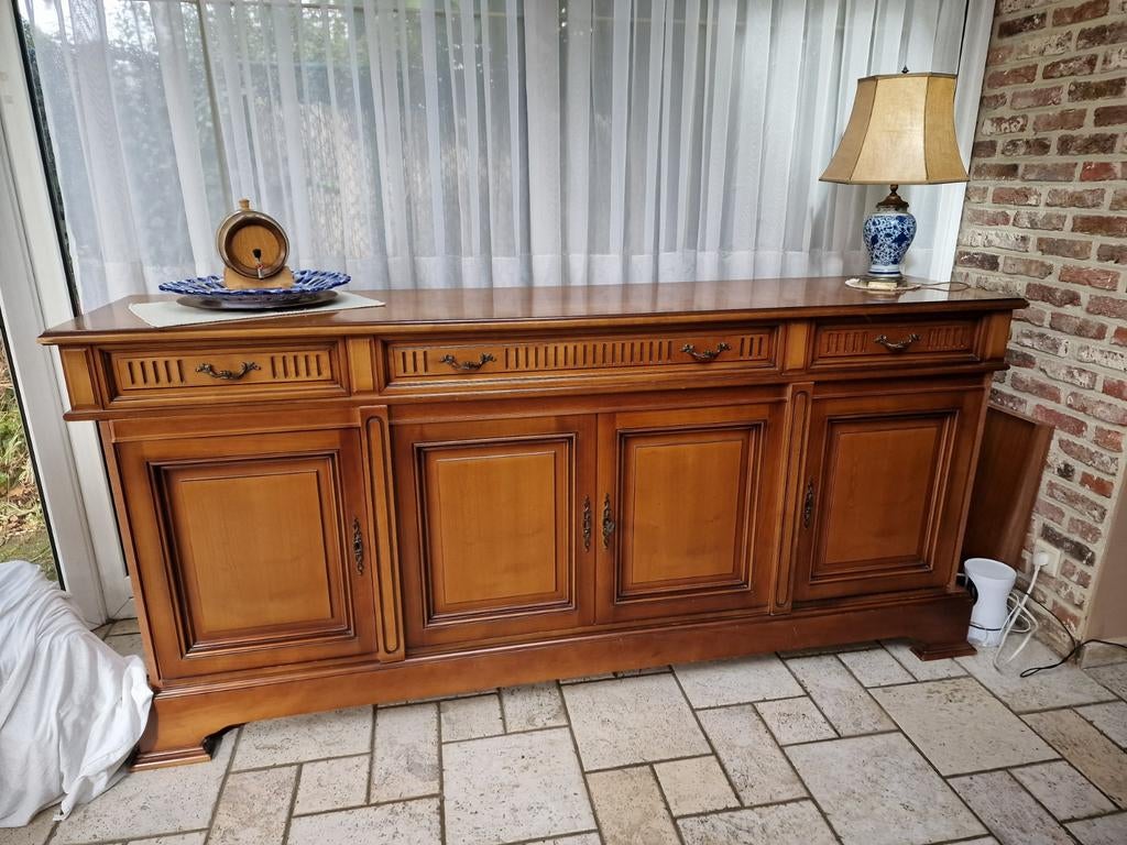Kast in kerselaar 2m10cm lengte 98 cm hoogte 49 cm diepte, Ophalen