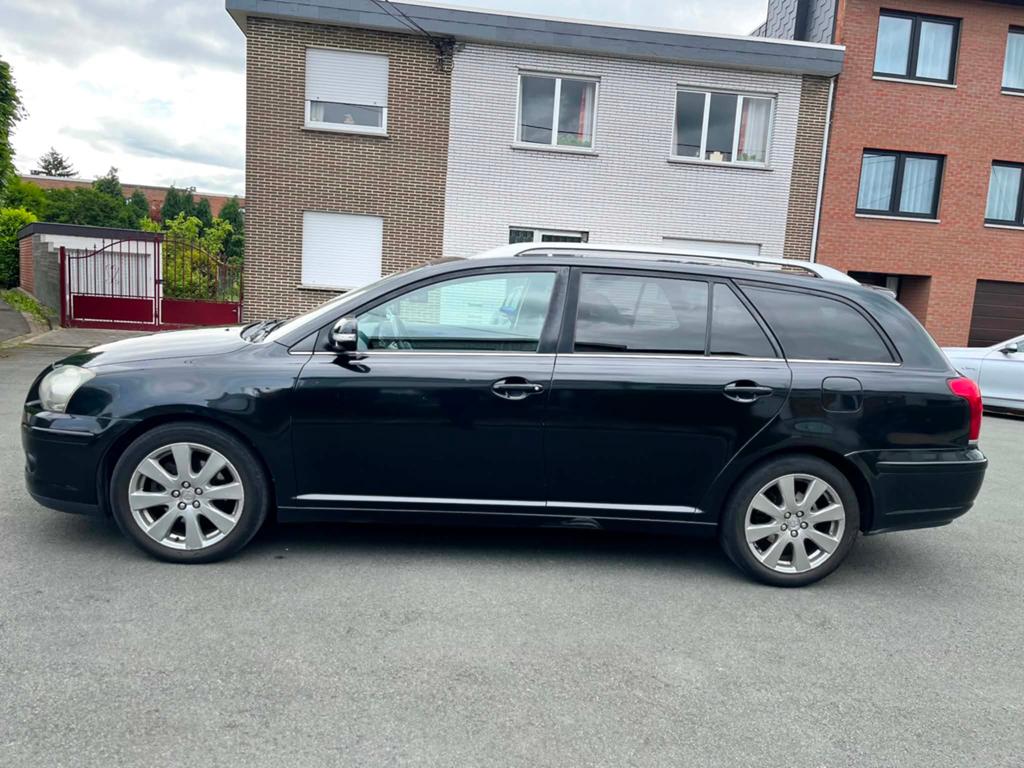 Toyota Avensis Break 2.0L Diesel 126ch PRÊTE À IMMATRICULER, Autos, Avensis, 149 g/km, Boîte manuelle, Noir