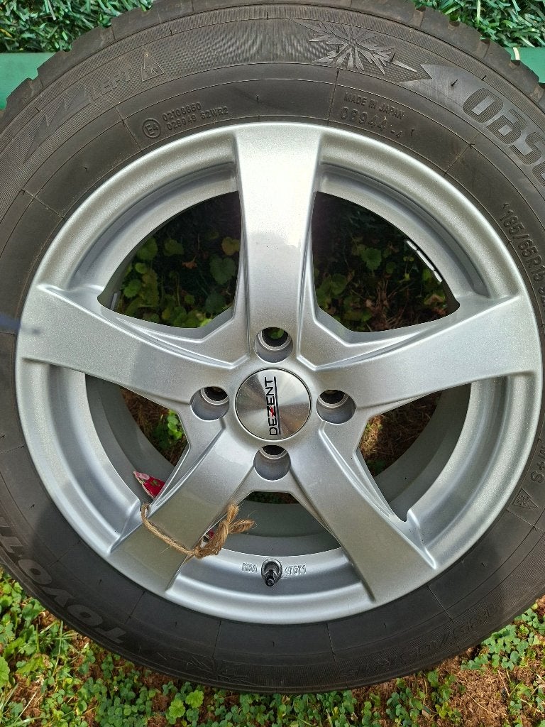 : 4 jantes avec 4 pneus hiver Toyo Observe S944 – 185/65 R15, Neuf, 15 pouces, Pneus et Jantes, Pneus hiver