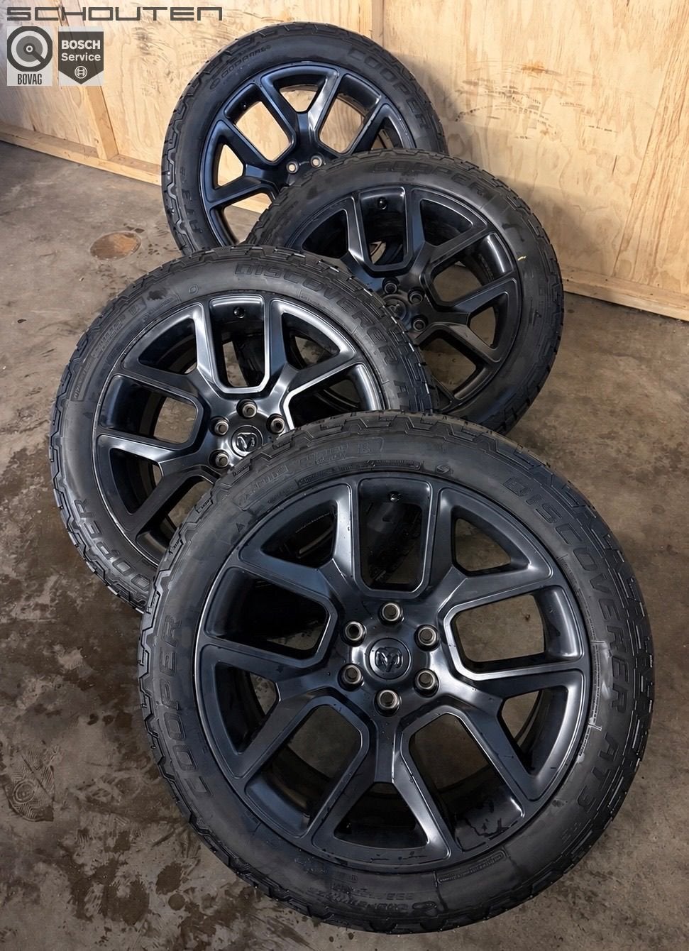 22" Dodge RAM All-seasonbanden, Autos : Pièces & Accessoires, Pneus et Jantes, Véhicule de tourisme, -, Utilisé