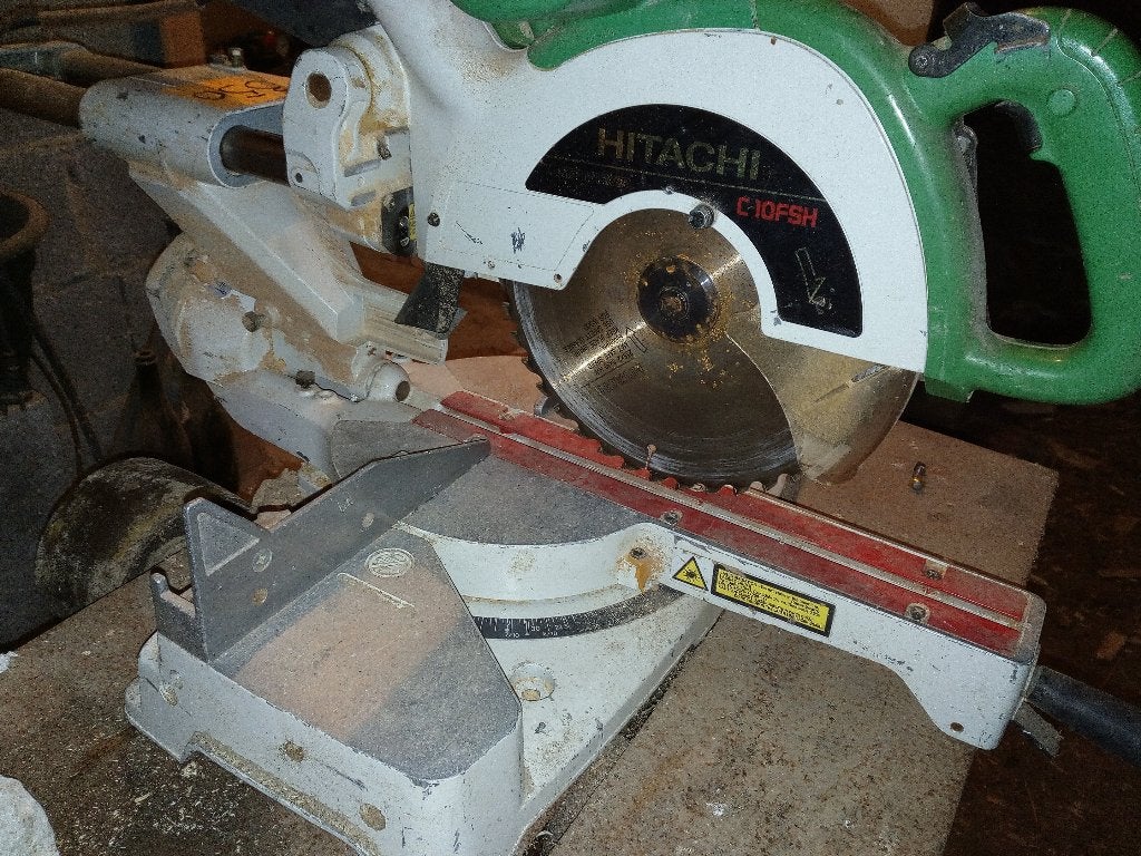 Scie circulaire à onglet Hitachi C10FSH, Bricolage & Construction, Outillage | Scies mécaniques, Enlèvement, Utilisé, Scie circulaire