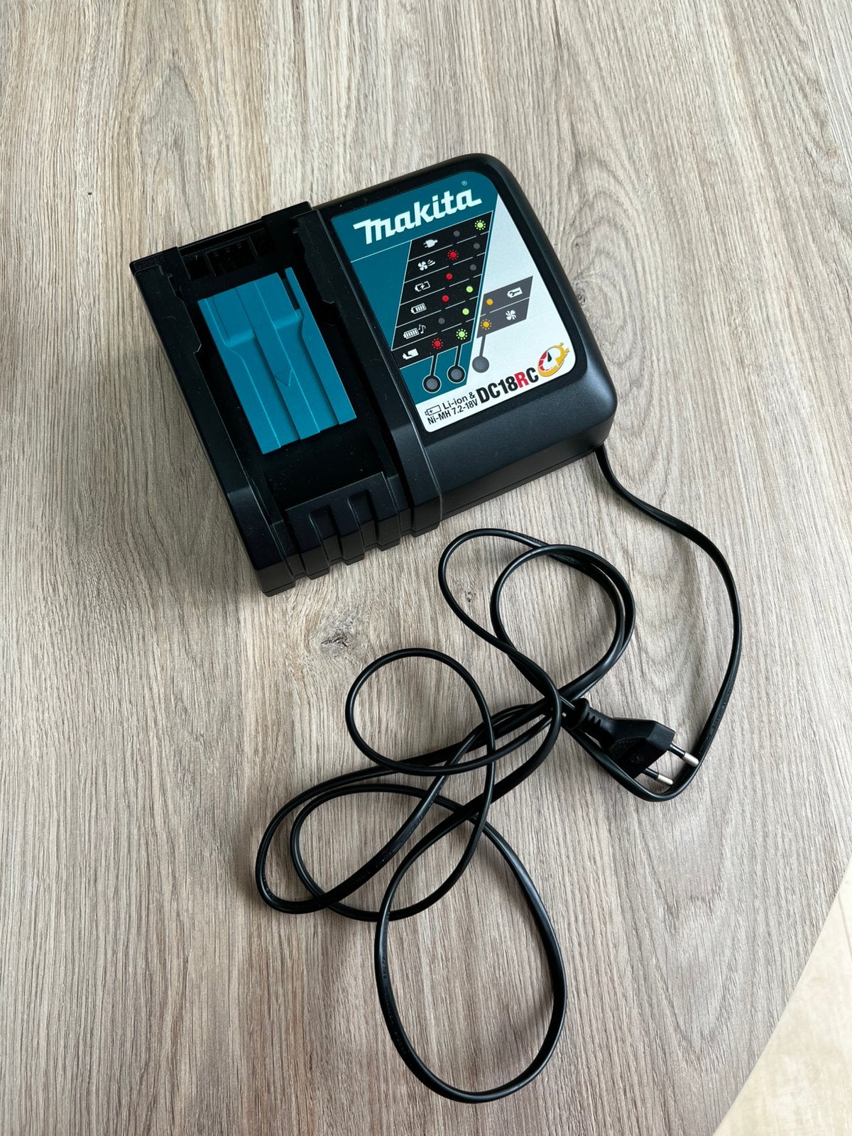 Makita batterijlader DC18RC, Ophalen of Verzenden, Zo goed als nieuw