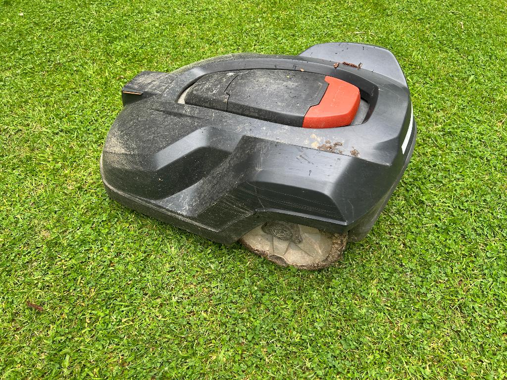 Robot Tondeuse Husqvarna 440, Enlèvement, Utilisé, Husqvarna, Contrôlable via l'application