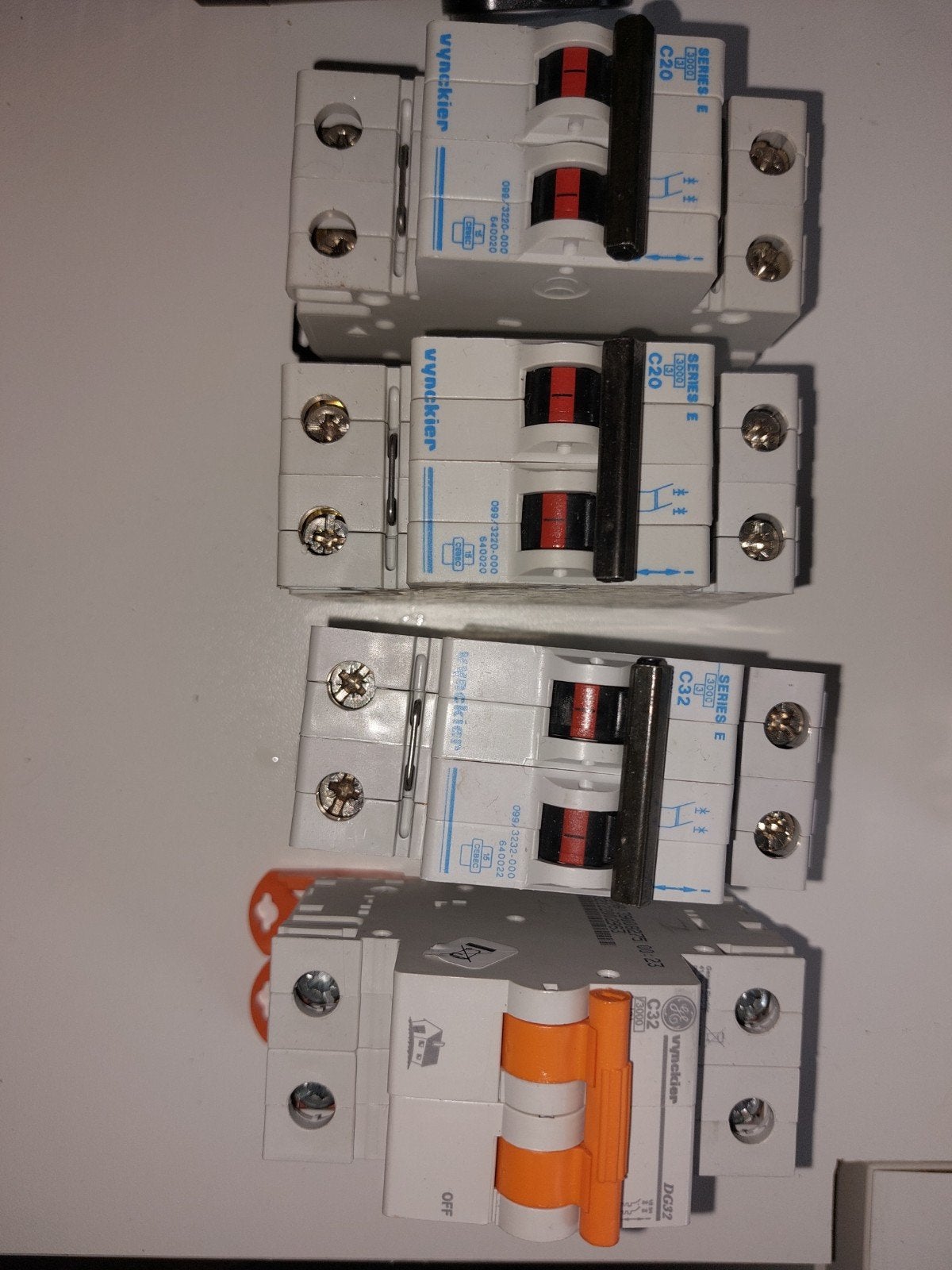 disjoncteur vynckier  2 poles c20 et c32, Enlèvement, Utilisé
