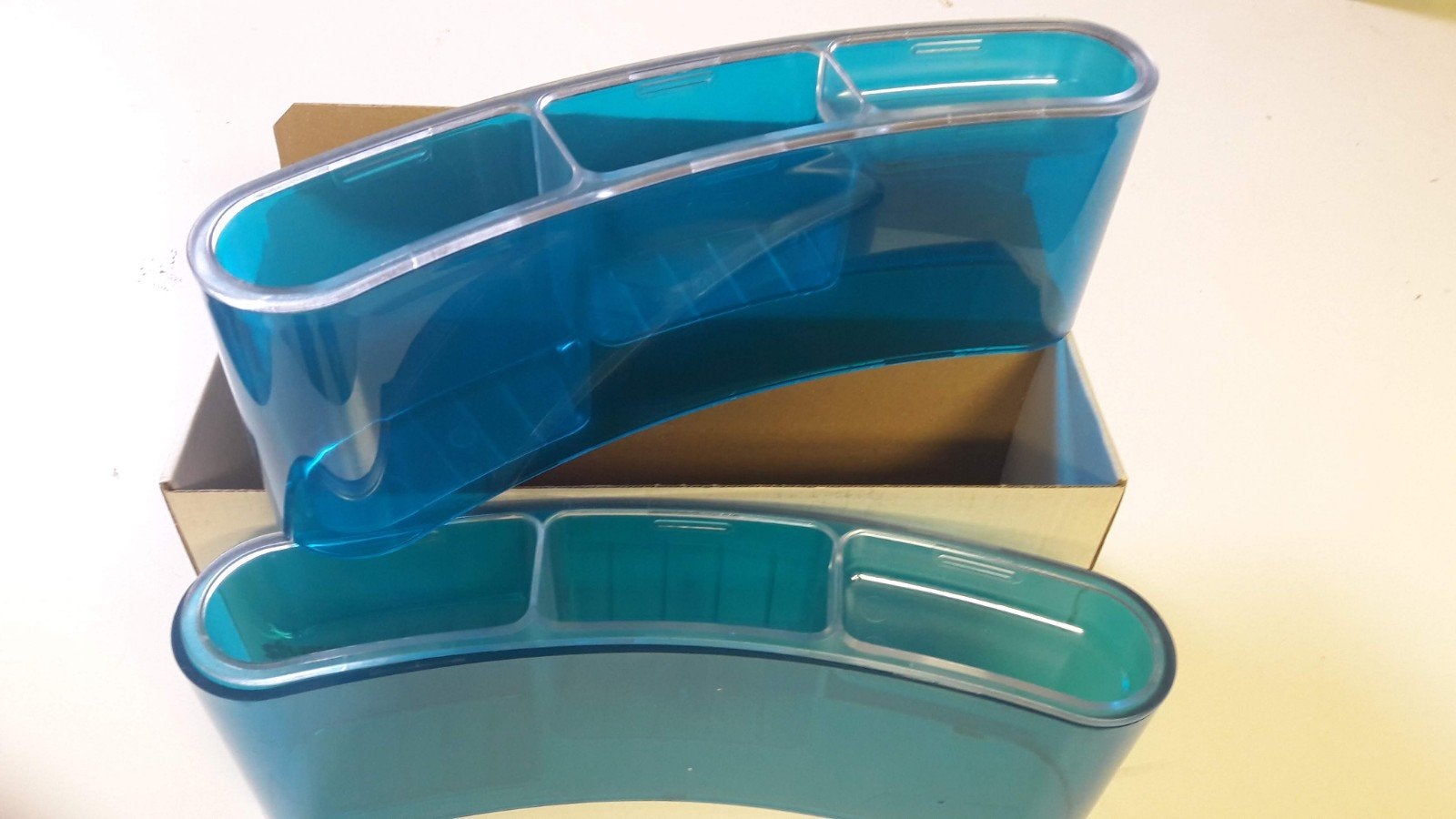 2 turquoise bureaubakjes, Diversen, Ophalen